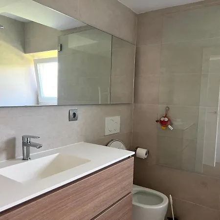 Modern 3 Bedroom Situated In Luxury Beachfront Gated Community Apartament *